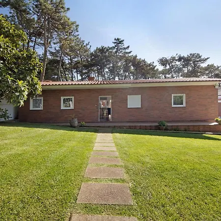 Moradia Pinheiro Manso Feriehus