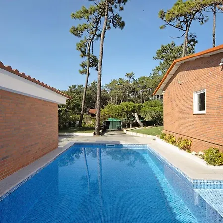 Moradia Pinheiro Manso Feriehus